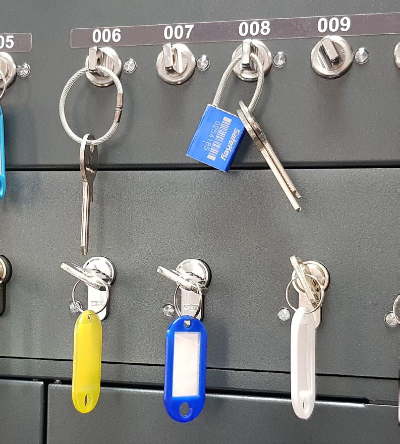 NAZWA ILOŚĆ GNIAZD W/SZ/GŁ [mm] 1 SafeKey 8 MK 8 500/555/200 2 SafeKey 16 MK 16 500/555/200 3 SafeKey 24