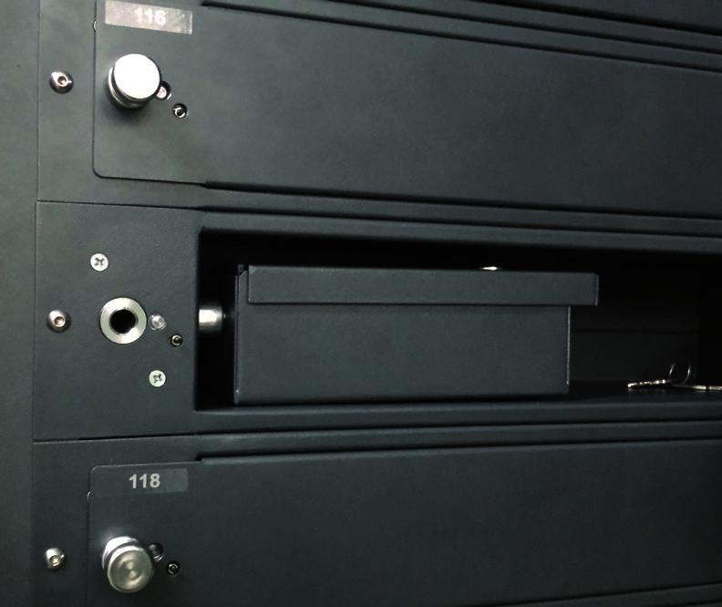 Dostęp do poszczególnych kluczy i skrytek wewnątrz sejfu zabezpieczony jest technologią zamków w systemie RFID.