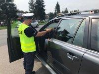 Policjanci zatrzymali mężczyźnie prawo jazdy kategorii A, B, a pojazd przekazali trzeźwemu kierowcy. Tego dnia w stanie nietrzeźwości za kółko audi wsiadł również 42-latek.