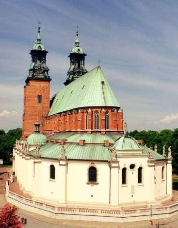 Ale oprócz nich są także miecze, groty oszczepów, a nawet hełm z nosalem i ważąca 10 kilogramów kolczuga.