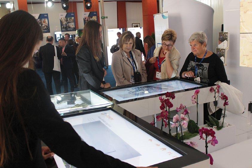 Wykorzystaliśmy panoramiczną ścianę wideo zbudowaną z 18 monitorów