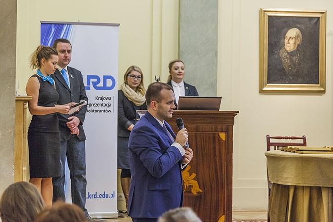 Podobnie jak w konkursie PRODOK, lista rankingowa Instytutów PAN biorących udział w konkursie, przygotowana przez Kapitułę Doktorancką, została poddana ocenie Kapituły Profesorskiej w następującym