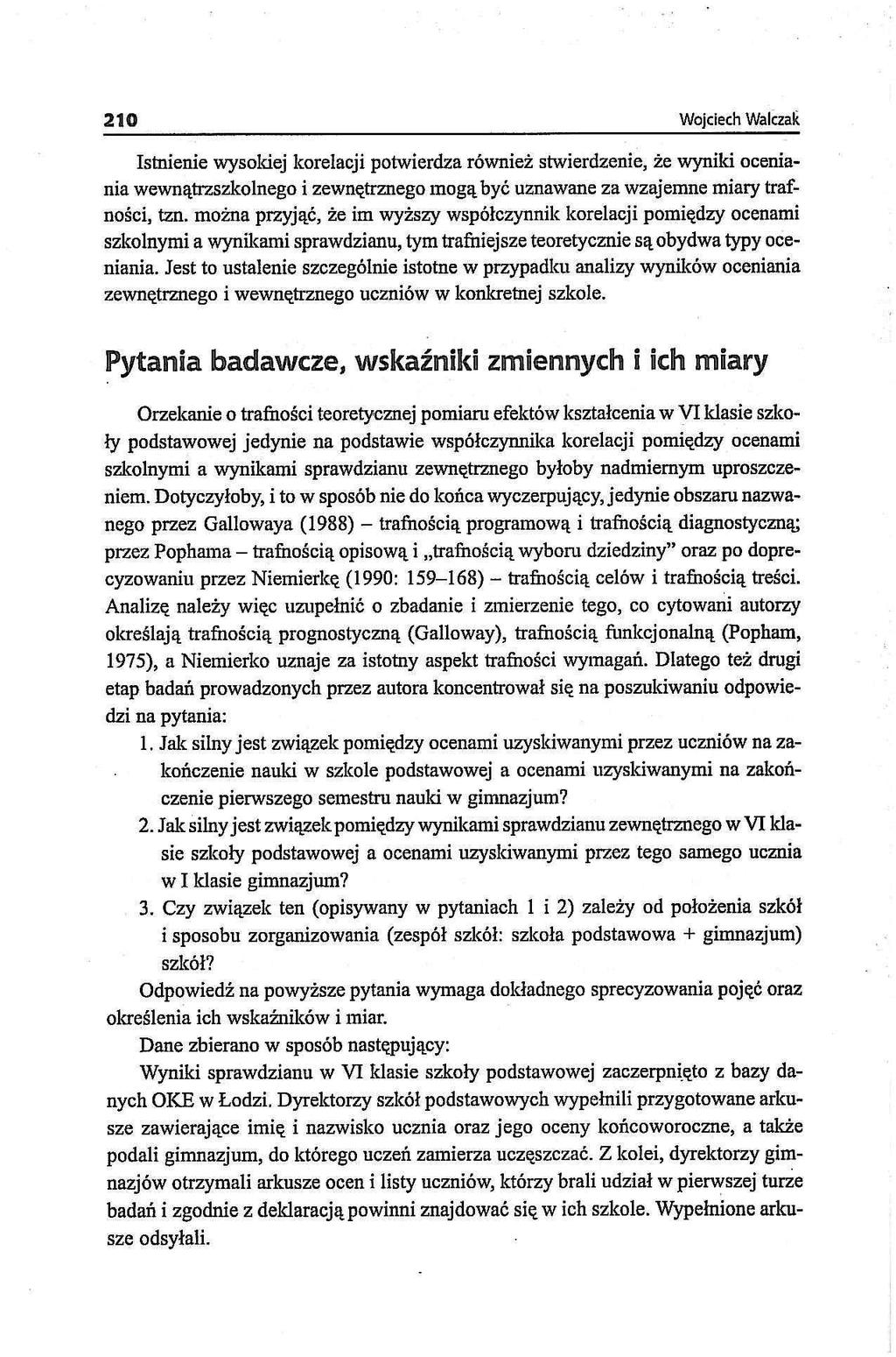 210 Wojciech Walczak Istnienie wysokiej korelacji potwierdza również stwierdzenie, że wyniki oceniania wewnątrzszkolnego i zewnętrznego mogą być uznawane za wzajemne miary trafności, tzn.