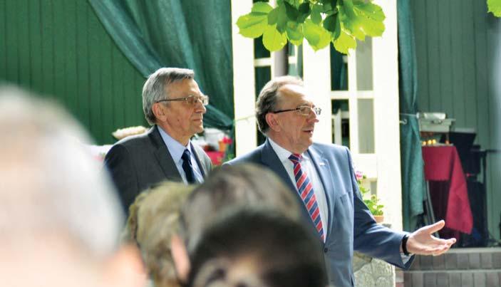PIKNIK UNIWERSYTECKI W OGRODZIE BOTANICZNYM FOT. W. NAMERŁA Powitanie przez Rektora UAM, prof.