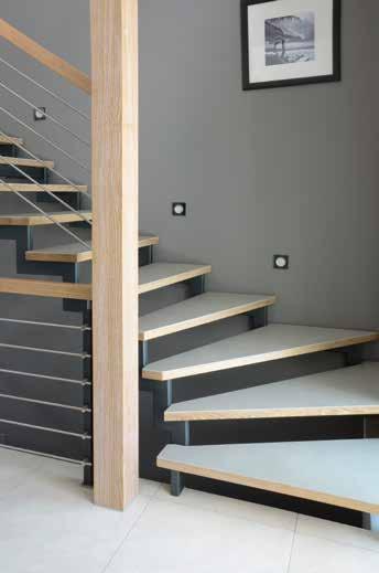 Stahltreppe Holz: Eiche + Quarzit