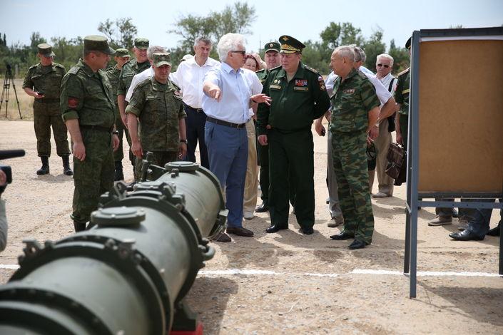 Kalibr czy Iskander-K? fot.www.kbm.ru Pomijając problem samej nazwy powinno być ważniejsze, że Polska jest naturalną barierą, która stoi na drodze pociskom z Kalibro-Iskanderów do Europy Zachodniej.