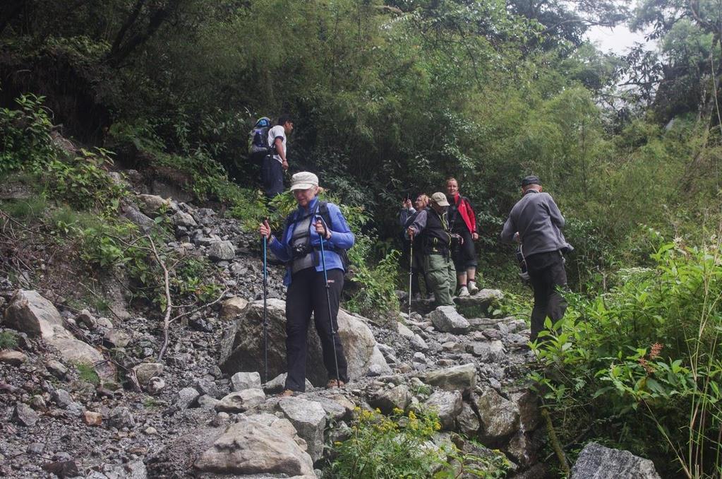 DZIEŃ TRZECI Przejście z Syabru Bensi do Lama Hotel (2450m): pieszo 6-7 godzin, 1070m przewyższenia, ok. 11 km Pierwszy dzień wędrówki.