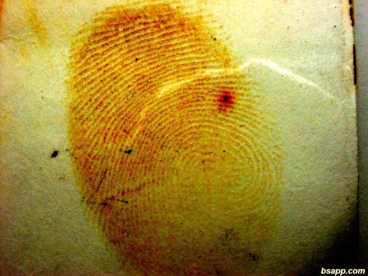 Metoda jodowa- kryształki jodu odparowują w temperaturze pokojowej, osadzając się na powierzchni barwią ślad na kolor żółty,
