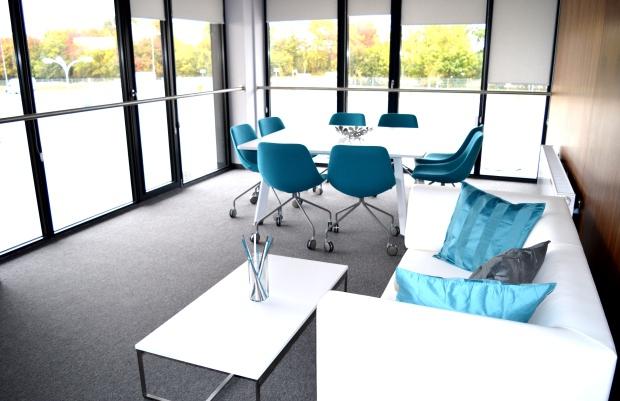 STREFA KAMERALNYCH SPOTKAŃ VIP ROOM Oferujemy dwa owocześie