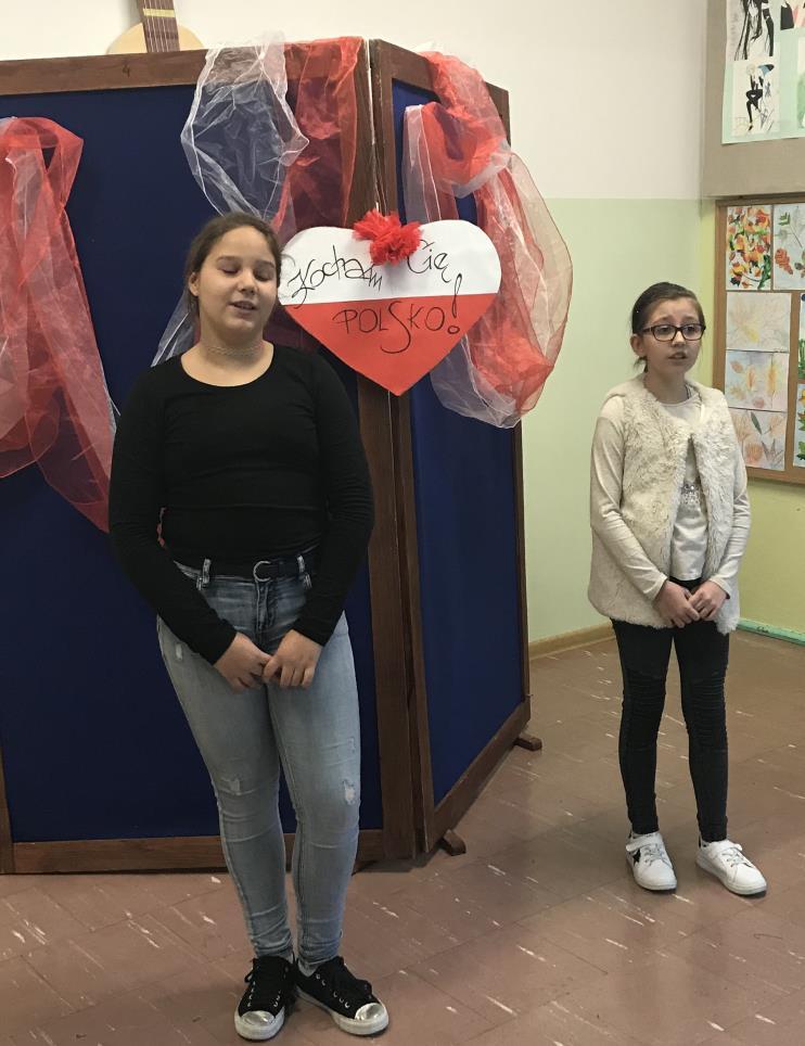 Komisja, biorąc pod uwagę: dobór repertuaru, pamięciowe opanowanie słów pieśni, interpretację i ekspresję wykonania oraz walory głosowe i ogólny wyraz artystyczny, przyznała miejsca w dwóch grupach