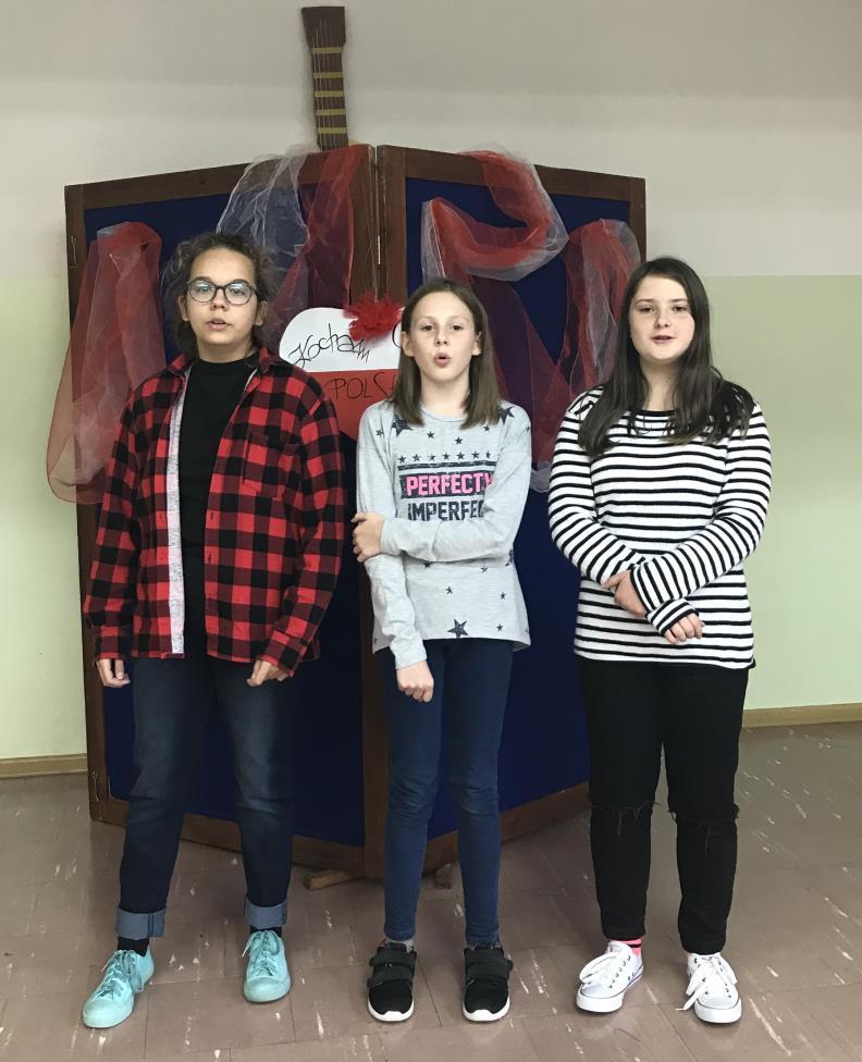 Warto dodać, że zgromadzona w sali publiczność bardzo żywo reagowała na popisy swoich koleżanek i kolegów, a czasie przerw (gdy młodzi piosenkarze przygotowywali się do występu) również chóralnie