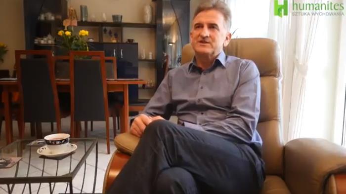 IDEA AKCJI OCZAMI PRACODAWCÓW Maciej Trybulc Prezes Zarządu Sanofi Pasteur Polskie społeczeństwo jest jednym z najbardziej przepracowanych.