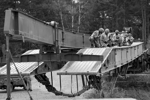 Support Bridges. Part 1 - European support bridges with a span of 40 m 105 building two-span bridges up to 62 m long, with floating or fixed support.