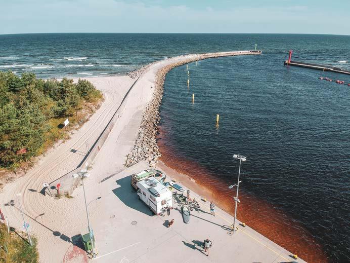 Kamperowicze szukają na nocleg miejsc spokojnych i urokliwych, do których niekoniecznie należą kempingi w sezonie letnim wypełnione po brzegi namiotami i przyczepami kempingowymi.