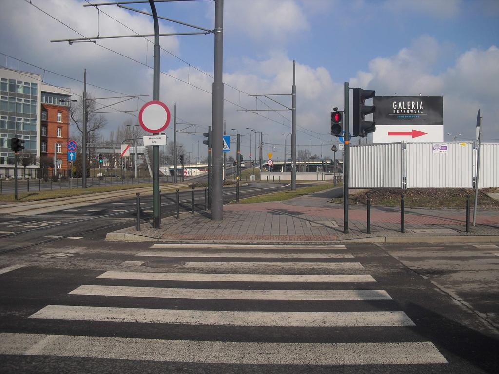 Teren przylegający do chodnika jest terenem ogrodzonym. Na terenie inwestora ralizowana jest zabudowa związana z budową biurowców A i B. 5. Wyznaczenie kategorii geotechnicznej gruntu.