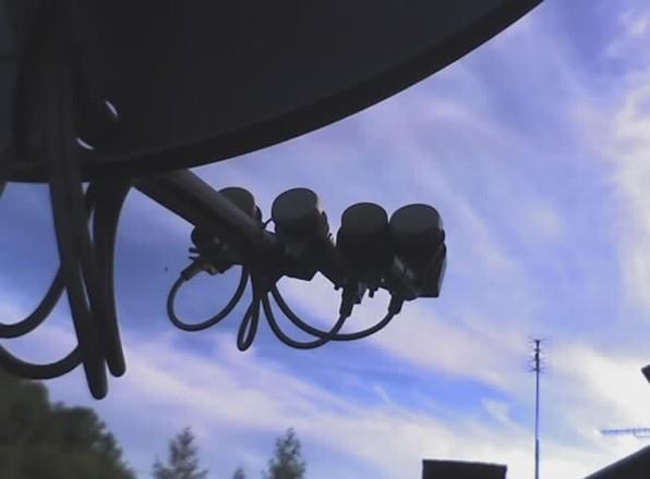 siłowników i pozycjonerów. Rys. 2.5. Odbiór TV-SAT z wielu satelitów w układzie multifeed.