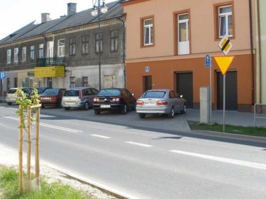 Struga - brak zatoki autobusowej, parkujące pojazdy ograniczające widoczność Fot. 15.