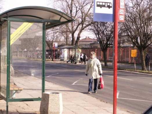 skrzyŝowaniach i przejściach powodowane m.in.