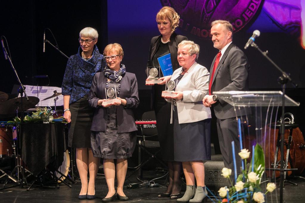 Marta Jolanta Obara dba o zdrowie gdynian od prawie 40 lat - To osoba która kocha ludzi i zawsze chętnie im pomaga.