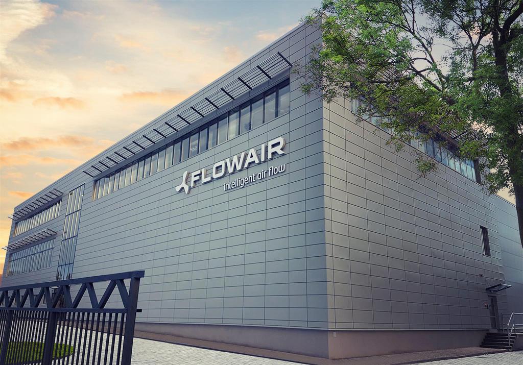 fot. materiały prasowe firmy Flowair Budynek FLOWAIR wyróżnia się na terenie rewitalizowanego Polifarbu. Część starej konstrukcji budynku została idealnie wpisana w nowoczesną architekturę siedziby.