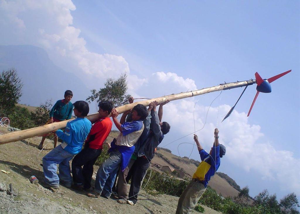 Instalowanie turbiny wiatrowej, Peru. Foto.