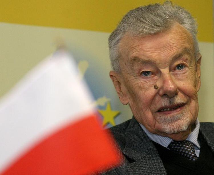 STRUKTURA POLSKICH ORGANÓW NEGOCJACYJNYCH Kierownictwo polityczne: Premier, Minister Spraw Zagranicznych, Sekretarz Komitetu Integracji Europejskiej, Pełnomocnik Rządu do Spraw Negocjacji o