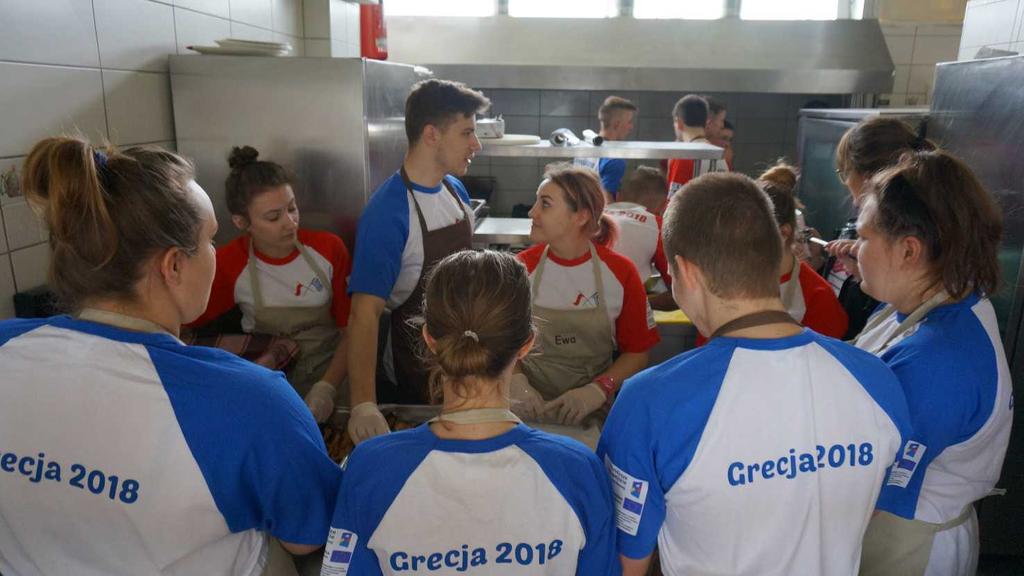 Uczniowie kształcący się w zawodach gastronomicznych wyruszyli do pobliskiej