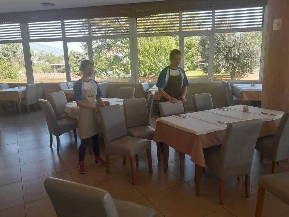 innymi w dziale F&B hotelu Poseidon Palace.