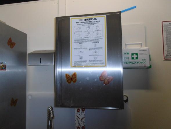 21. Zlewozmywak gastronomiczny duży z szafką ( fotografia pkt 20. W=1500,00zł K2- dostępność serwisu i części zamiennych=0,75 K=( K1 + K2 + K3 ) : 3=0,79 Wr=500,00zł 22.
