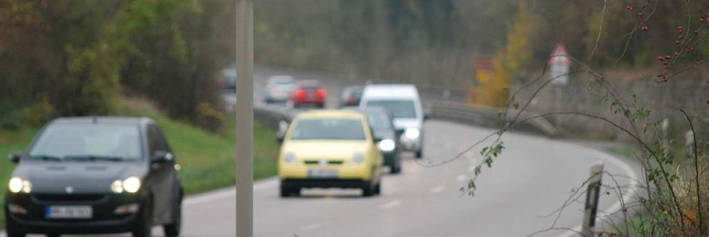 Należy zwolnić i stabilnie trzymać kierownicę Gdy nad krajem przechodzą wiosenne burze kierujący samochodami powinni poruszać się z pełną koncentracją, przypominają rzeczoznawcy z DEKRA.