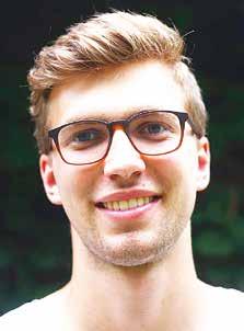 Interview z Maksimilianom Hasackim Interview mit Maximilian Hassatzky Maksimilian Hasacki jo jaden z tych prědnych Witaj-źiśi, kenž su w lěśe 1998 w źiśowni Mato Rizo w Žylowje z pśiswójenim