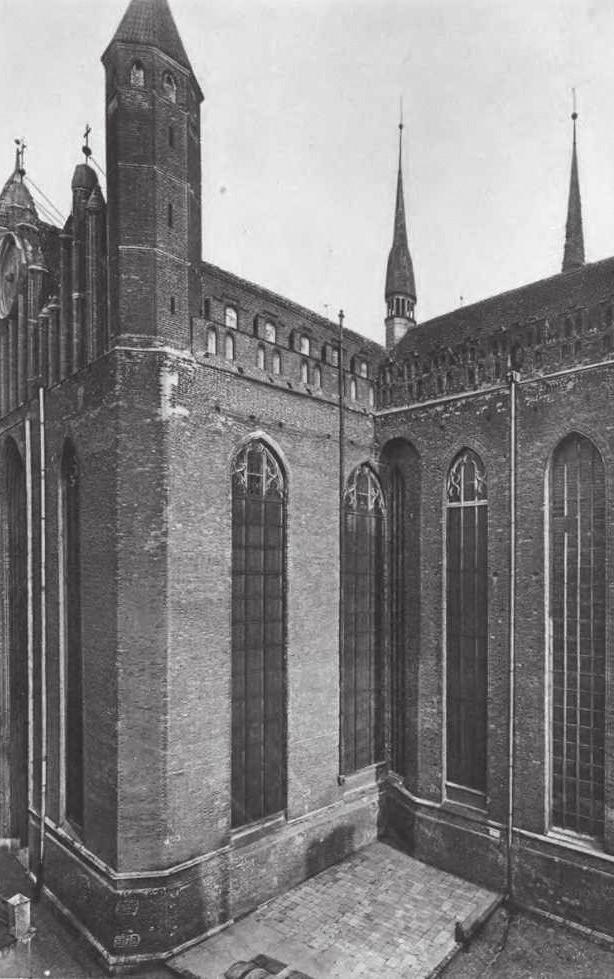 Relikty piwnicy przy kościele Wniebowzięcia NMP w Gdańsku/Relicts of the cellar by the St Mary s church in Gdańsk 21 Il. 5. Plan i przekrój przez piwnice na piwo z 1534 1536 rekonstrukcja (rys. P. Samól) Fig.