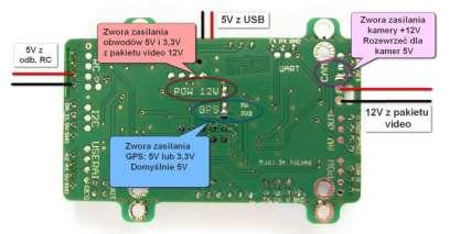 przy użyciu lutownicy przenieść kroplę cyny łączącą górny i środkowy pad zwory oznaczone jako "5V" na dolny i środkowy oznaczone jako "3,3V". Ilustracja 3: Układ zworek konfigurujących zasilanie OSD.