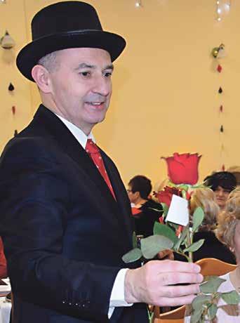 Na imprezie królowały perły, pióra i ozdobne opaski.