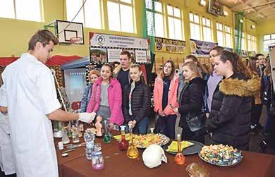 . W targach uczestniczyli również uczniowie wiszeńskich szkół, którym towarzyszył wójt Jakub Bronowicki.