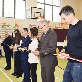 Obecny był wójt Jakub Bronowicki, Starosta Powiatu Trzebnickiego Małgorzata Matusiak, Dolnośląski Wicekurator Oświaty Janusz Wrzal, Prezes firmy Baumatech Piotr Pracowity, kierownik budowy Janusz