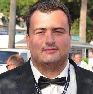ا ة ا ا Biographie Biography و ام 1987 ي ا ادة 2009 ا ا وا اج ا ا ا و أ اء ا ة. ا م ا ا ة أ م أ ج. ا ا ن ذ ا ا و ا ورش ا ا ا ارك ا ت ت ا ان ا ول ا.