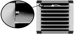To dismantle the blade, it is recommended to rag it towards a spring and bending it lightly tug it backwards. 2.