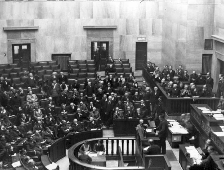 Istotny wpływy na działalność polityczną Stanisława Dubois miał zamach majowy i fakt ustanowienia przez Piłsudskiego rządów dyktatorskich.