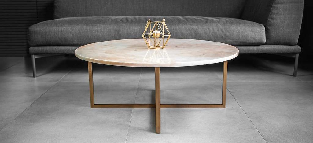 niezwykle prostym, minimalistycznym lecz jednocześnie nowoczesnym stolikiem kawowym.