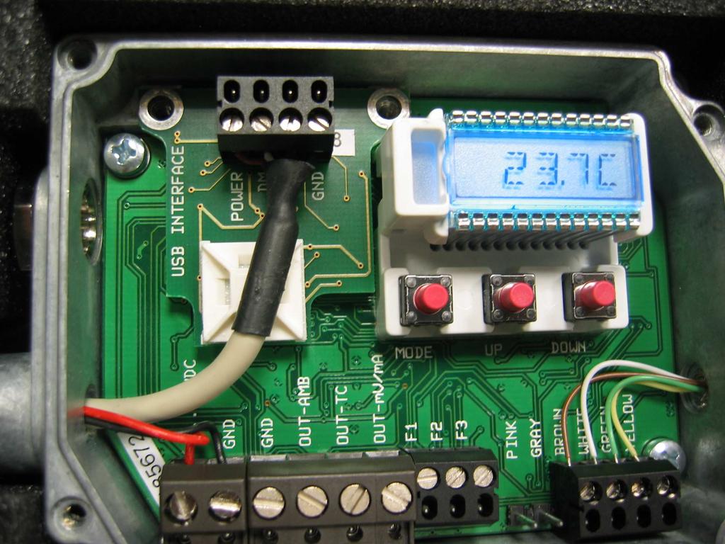 TEST-THERM Sp. z o.o., ul.friedleina 4-6, 30-009 Kraków Wyjścia i wejścia Wyjścia analogowe Pirometr CT XL posiada dwa kanały wyjściowe.