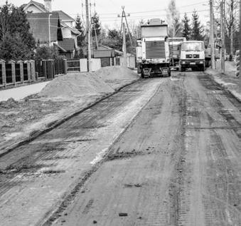 Ponadto, po zgłoszeniach radnych i sołtysów, są prowadzone naprawy dróg tłuczniem kamiennym i betonowym.