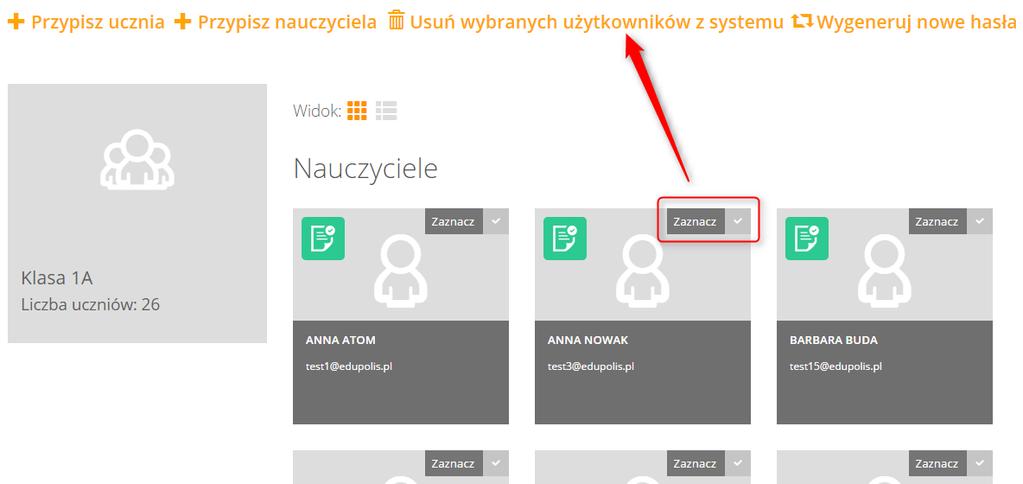 Aby usunąć wybranych użytkowników z systemu z poziomu klasy, należy: przejść do zakładki Szkoły, na liście szkół odnaleźć i kliknąć kafelek odpowiedniej szkoły, na liście klas odnaleźć i kliknąć