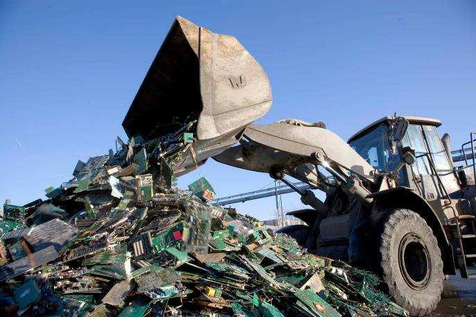 Twierdzi się, Ŝe złoŝa w miastach (urban mining) mogą często być bogatsze niŝ te, naturalne w ziemi.
