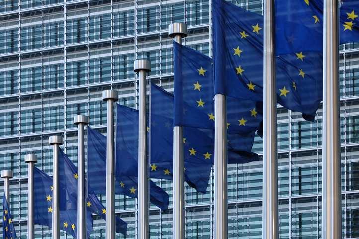 Polityczny dylemat w programie EU Resource Efficiency ogł. w czerwcu 2011. 1.Zmniejszyć nacisk na eksploatację zasobów naturalnych (pierwotnych).