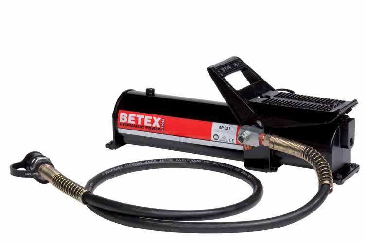 POMPY NAPĘDZANE PNEUMATYCZNIE Pompy pneumatycznohydrauliczne nożne serii BETEX AP 921, 700 barów Pompa hydrauliczna z napędem pneumatycznym przeznaczona jest do zasilania jednostronnego działania