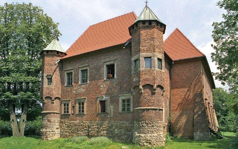 najwyższy szczyt Pienin 1050 m n.p.m., przejście grzbietem Pienin do Palenicy nad Szczawnicą, zejście lub zjazd kolejką do Szczawnicy). Powrót do Bielska-Białej ok.