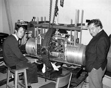 Utrata energii wirujących gwiazd neutronowych;. (1993 - Nagroda Nobla:.Russell A.