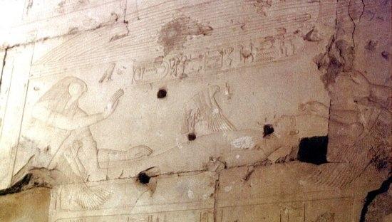 W jednej z tych wnęk zwróciła moją uwagę na historię o Ozyrysie, jego żonie Izydzie i bracie Secie. Set zamordował Ozyrysa poćwiartował jego zwłoki i wrzucił do Nilu.