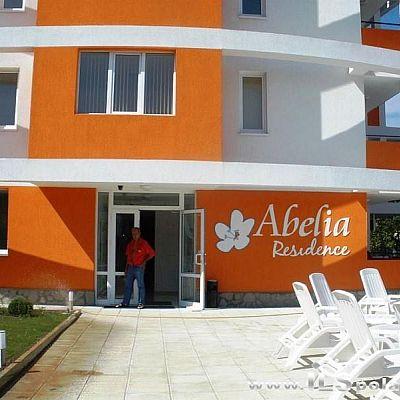 500 EUR plus koszty umeblowania i wyposażenia, zaś dzisiaj apartament całkowicie